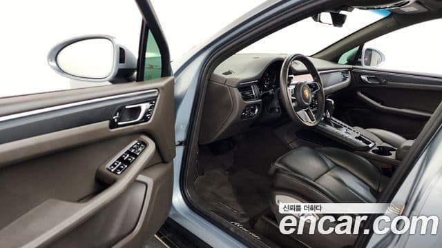 Porsche Macan 2021 — фото 10 из 20
