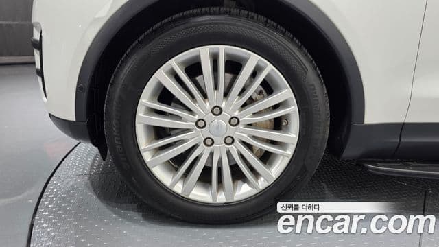 Land Rover Discovery 5 2020 — Photo 17/20