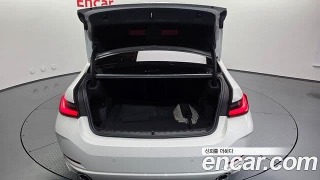 BMW 3 Series 2024 — фото 20 из 20