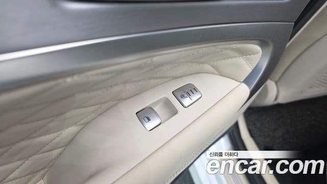 Genesis G70 2019 — ფოტო 19/20