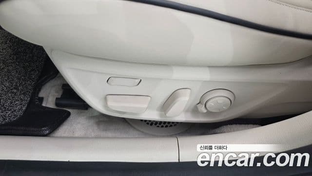 Genesis G70 2019 — Photo 1/37