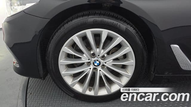 BMW 5 Series 2018 — ფოტო 5/20