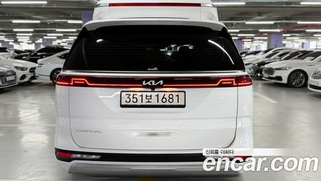 Kia Carnival 2022 — ფოტო 5/20