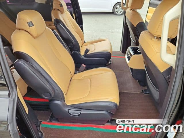 Kia Carnival 2021 — фото 13 из 20