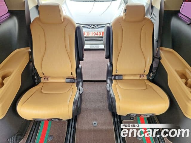 Kia Carnival 2021 — фото 14 из 20