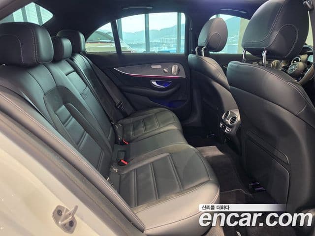 Mercedes-Benz E-Class 2023 — фото 12 из 17