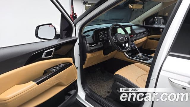 Kia Carnival 2021 — фото 10 из 20