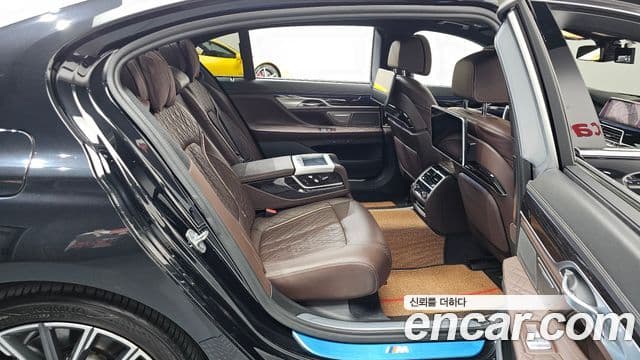 BMW 7 Series 2019 — фото 11 из 20