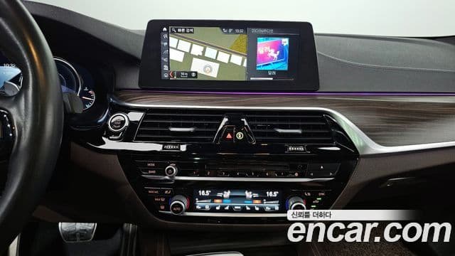 BMW 5 Series 2018 — Şəkil 15/20