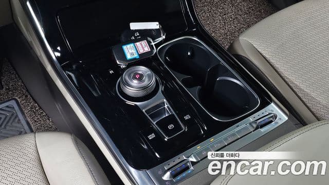 Kia Carnival 2021 — фото 7 из 20