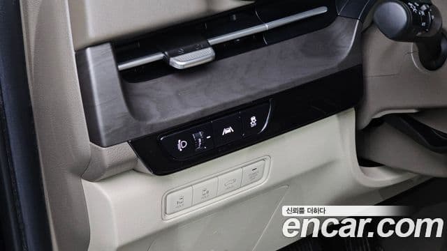 Kia Carnival 2021 — фото 14 из 20