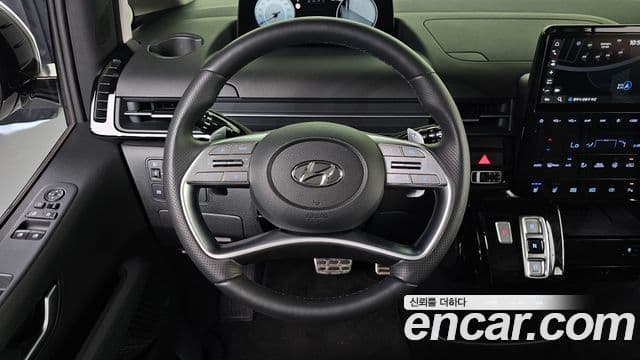 Hyundai Staria 2023 — ფოტო 13/20
