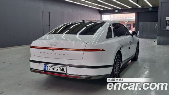 Hyundai Grandeur Hybrid 2023 — ფოტო 18/18