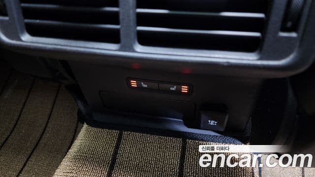 Land Rover Range Rover Velar 2019 — ფოტო 12/20