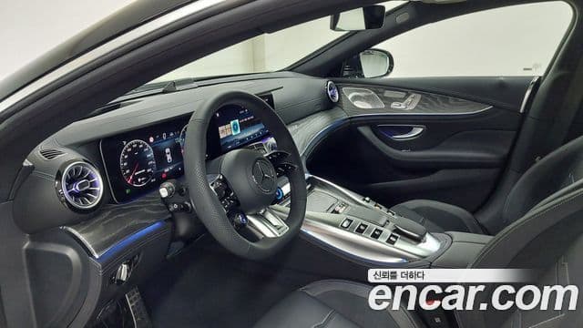 Mercedes-Benz AMG GT 2025 — фото 8 из 17