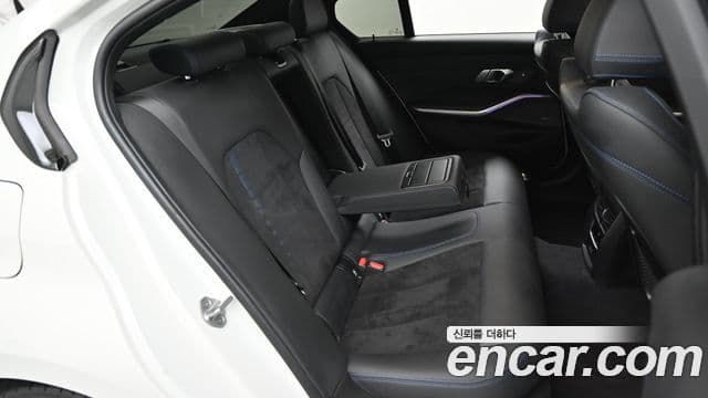 BMW 3 Series 2020 — фото 12 из 20