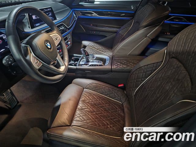 BMW 7 Series 2021 — фото 11 из 20