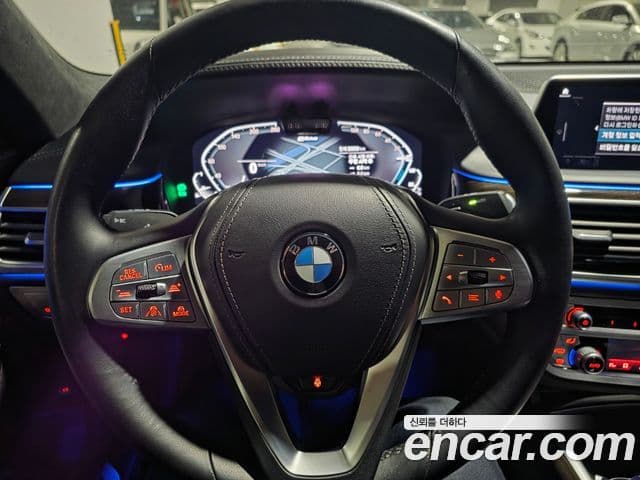 BMW 7 Series 2021 — фото 14 из 20