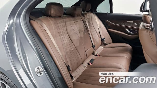 Mercedes-Benz E-Class 2023 — Şəkil 12/20