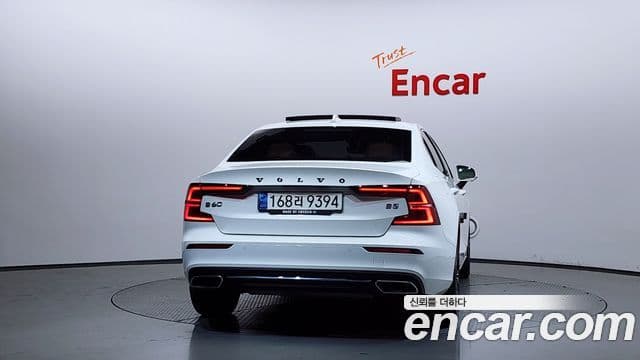 Volvo S60 2021 — ფოტო 4/20