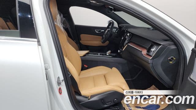 Volvo S60 2021 — Photo 11/35