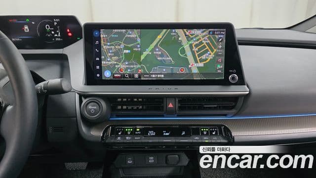 Toyota Prius 2024 — фото 14 из 20
