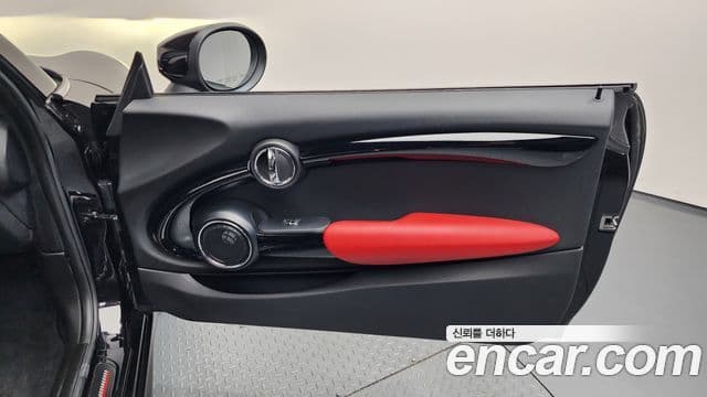 Mini Cooper S Convertible 2020 — Photo 2/36