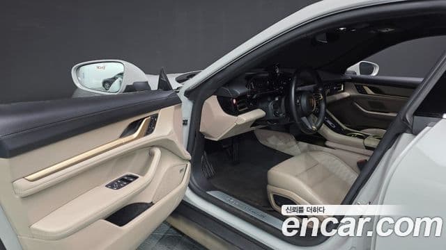 Porsche Taycan 2024 — Photo 29/32