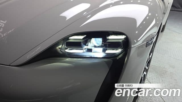 Porsche Taycan 2024 — Photo 20/32