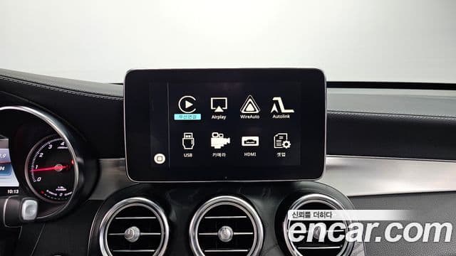 Mercedes-Benz GLC-Class 2018 — Şəkil 17/20