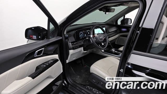 Kia Carnival 2023 — фото 10 из 20
