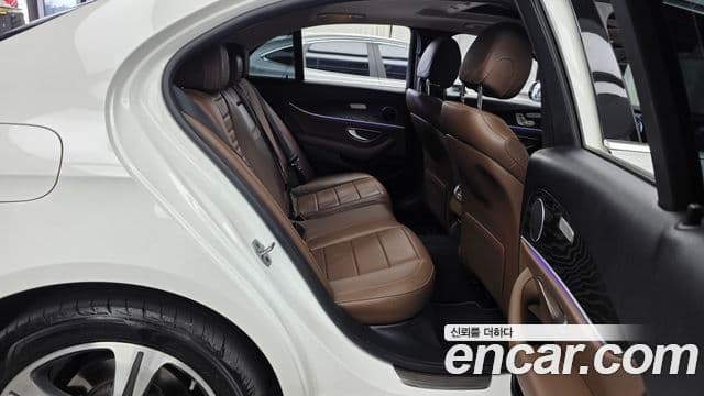 Mercedes-Benz E-Class 2019 — Фото 13/20