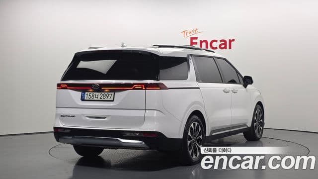 Kia Carnival 2021 — фото 2 из 20
