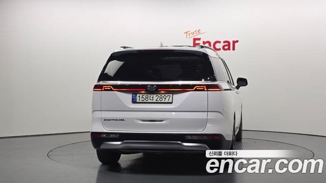 Kia Carnival 2021 — фото 4 из 20
