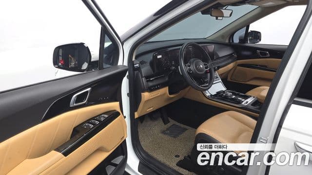 Kia Carnival 2021 — фото 10 из 20