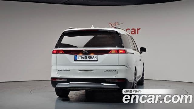 Kia Carnival 2021 — фото 4 из 20