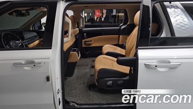 Kia Carnival 2021 — фото 11 из 20