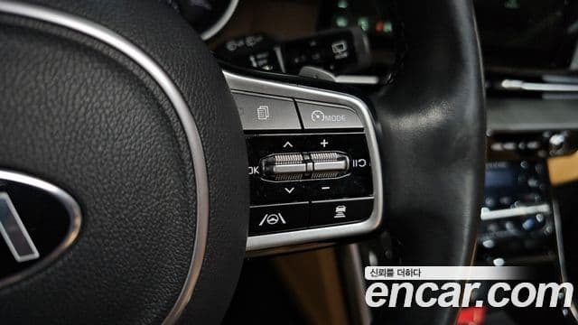 Kia Carnival 2021 — фото 16 из 20