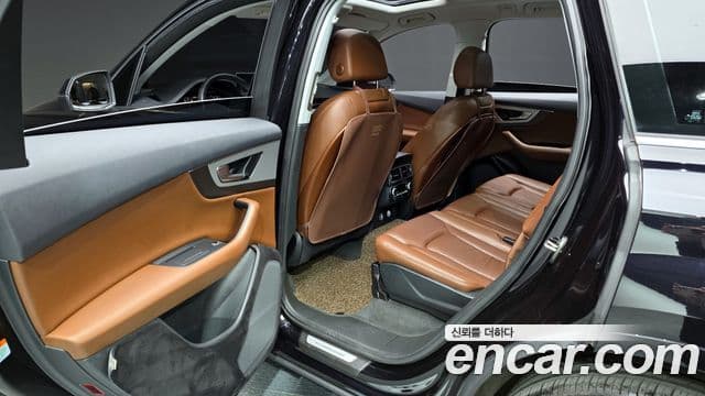 Audi Q7 2019 — Şəkil 12/20