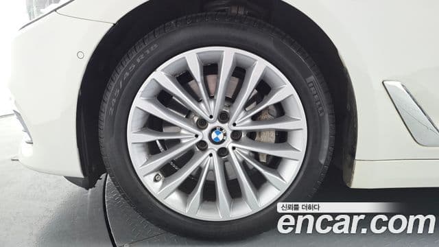BMW 5 Series 2019 — ფოტო 5/20