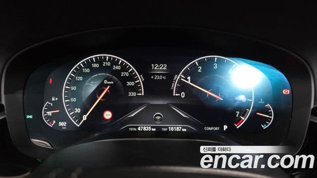 BMW 5 Series 2019 — ფოტო 8/20