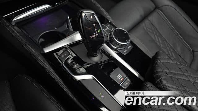 BMW 5 Series 2019 — фото 9 из 20