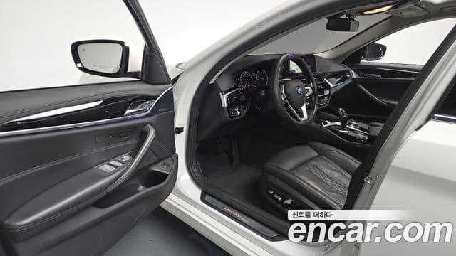 BMW 5 Series 2019 — ფოტო 10/20