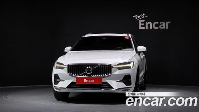 Volvo XC60 2022 — ფოტო 3/20