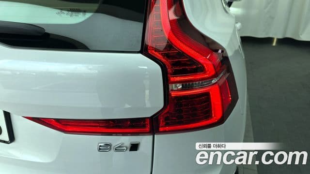 Volvo XC60 2022 — Photo 33/34