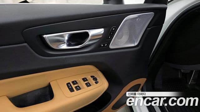 Volvo XC60 2022 — Photo 25/34