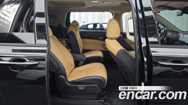 Kia Carnival 2023 — фото 11 из 20