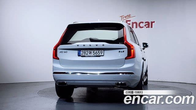 Volvo XC90 2021 — ფოტო 4/20