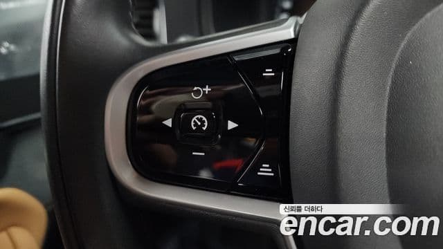 Volvo XC90 2021 — ფოტო 15/20