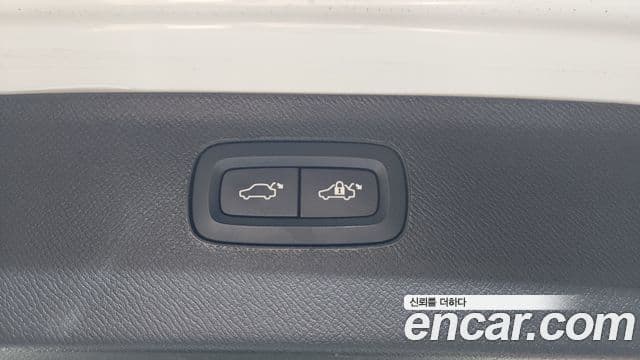 Volvo XC90 2021 — ფოტო 17/20